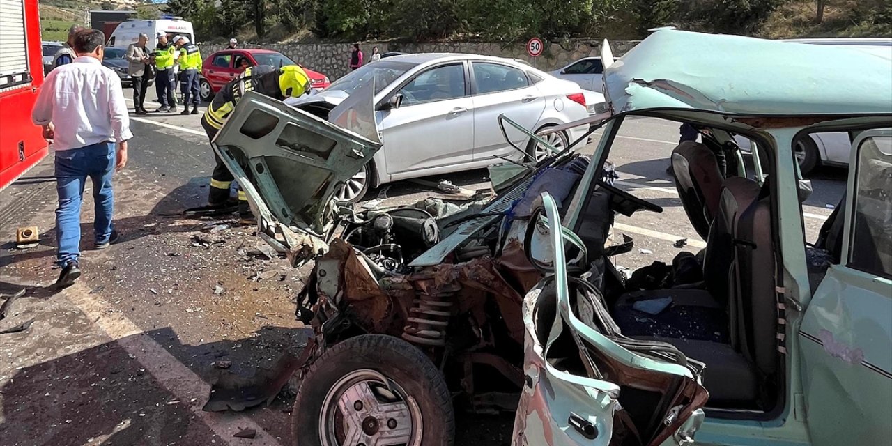 Mersin'de zincirleme trafik kazasında 1 kişi öldü, 9 kişi yaralandı