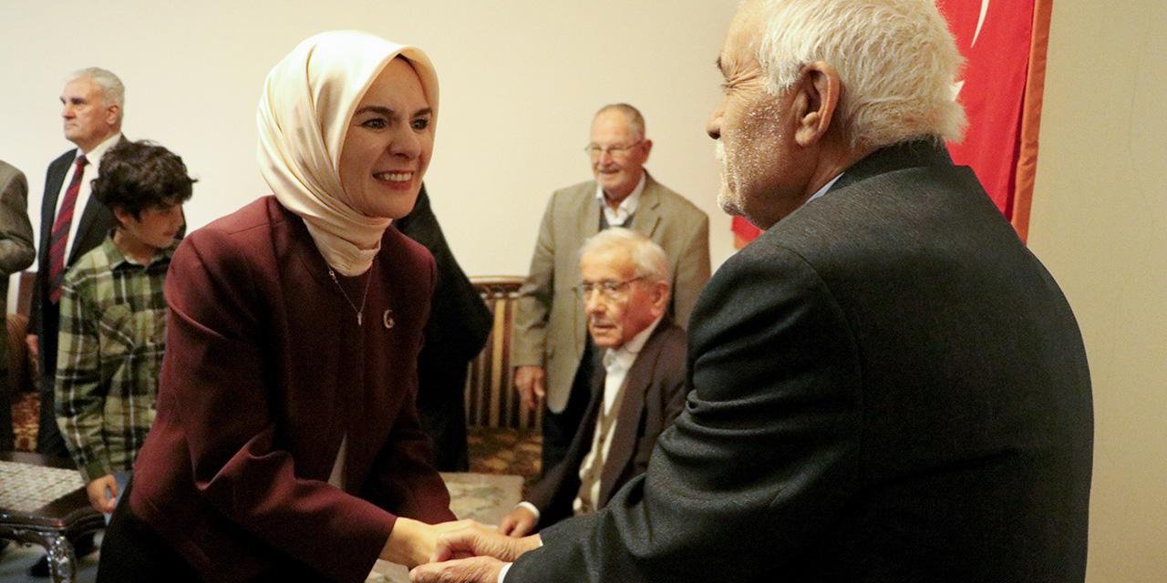 Bakan Göktaş, Tekirdağ'da huzurevi sakinlerini ziyaret etti