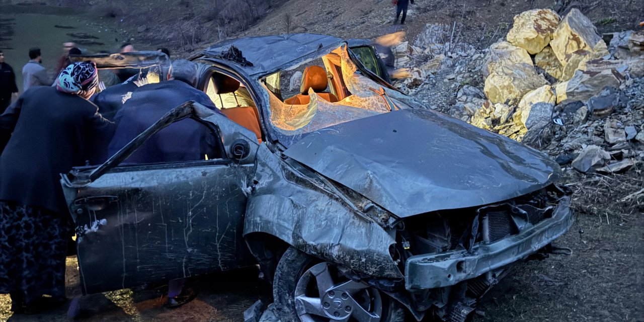 Artvin'de uçuruma yuvarlanan cipteki karı- kocayı ölüm ayırdı