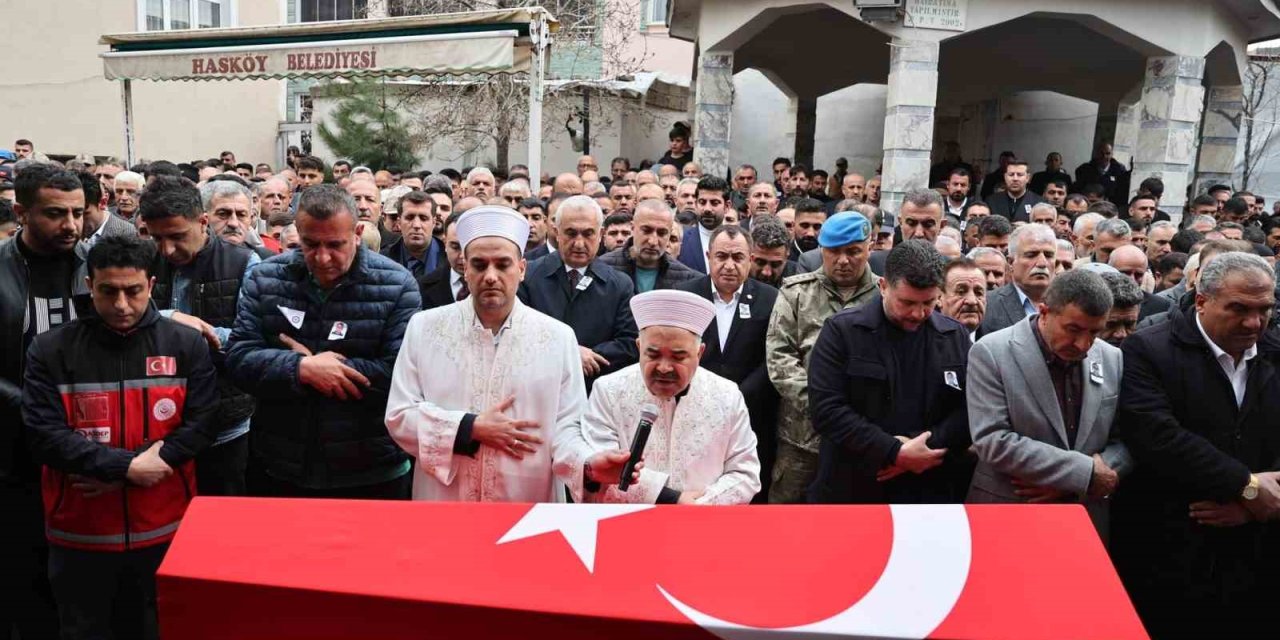 Şehit polis Mesut Acar memleketi Muş’ta son yolculuğuna uğurlandı