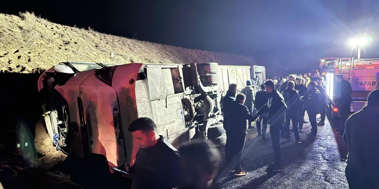 Çankırı'da işçileri taşıyan otobüs devrildi: 23 yaralı