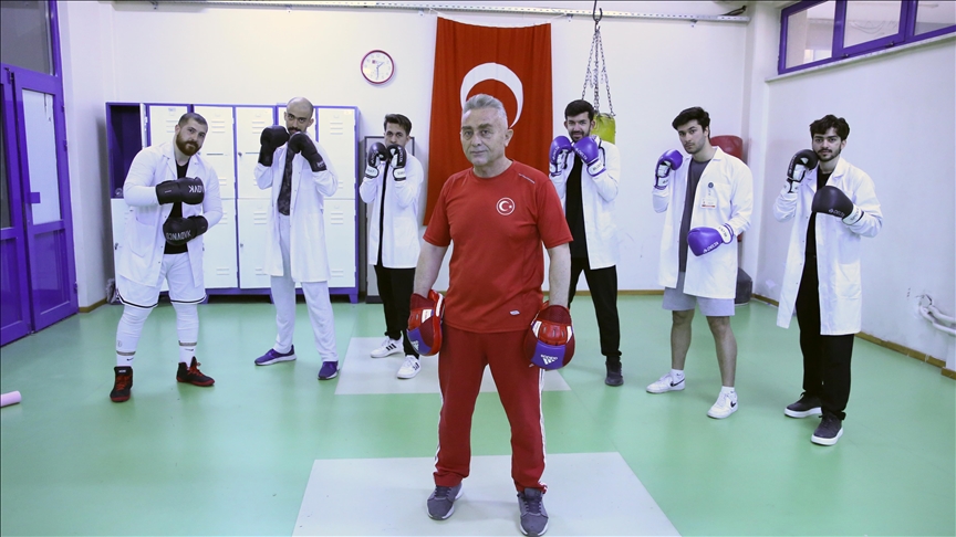 Geleceğin doktorları günün stresini böyle atıyor