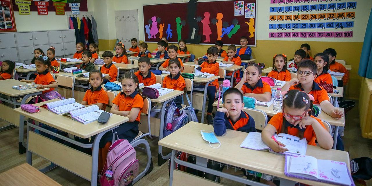 Yaklaşık 20 milyon öğrenci yarın yeniden dersbaşı yapacak