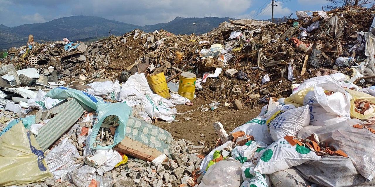 Açık alana çöp döken Bayraklı Belediyesi'ne 3,7 milyon ceza