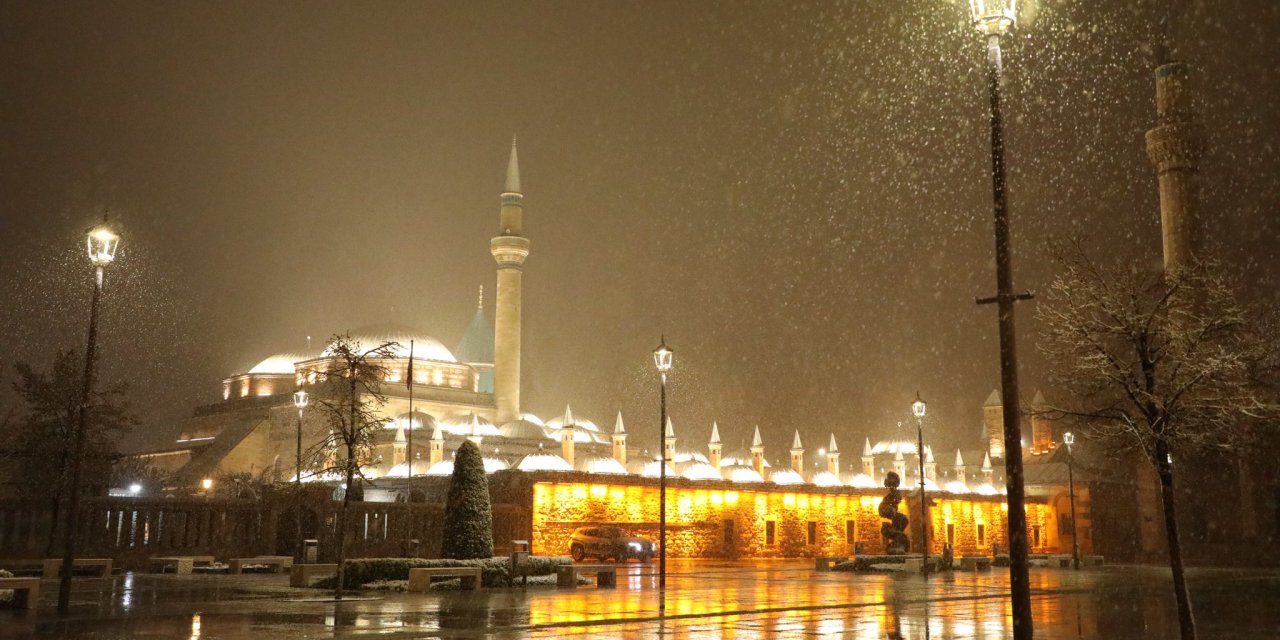 Son Dakika! Konya'ya Nisan Ayında Kar Sürprizi