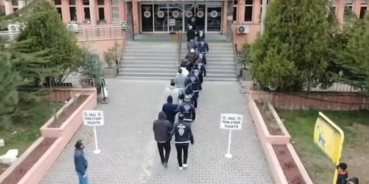 Siber suçlara yönelik 27 ilde operasyon: 237 gözaltı