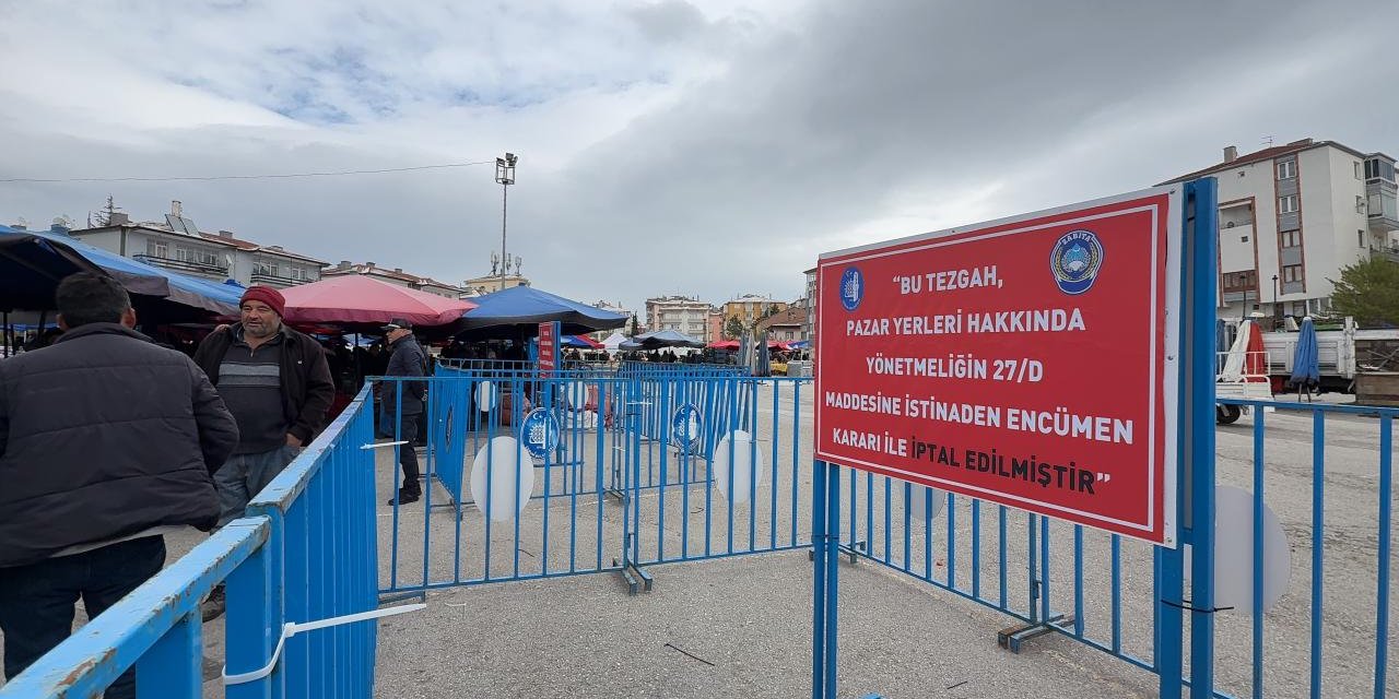 Kasalarca domatesi çöpe döken pazarcının tezgah yeri iptal edildi