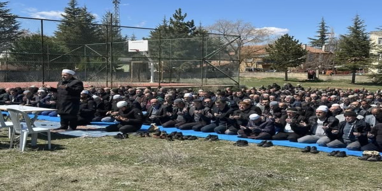 Konya'da üreticiler yağışlar için şükür duası yaptı