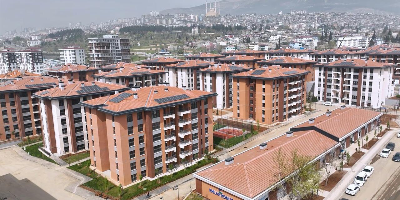 Bakan Kurum: Ebrar Sitesi'nin yerine yaptığımız güvenli, konforlu konutlarımızı tamamladık