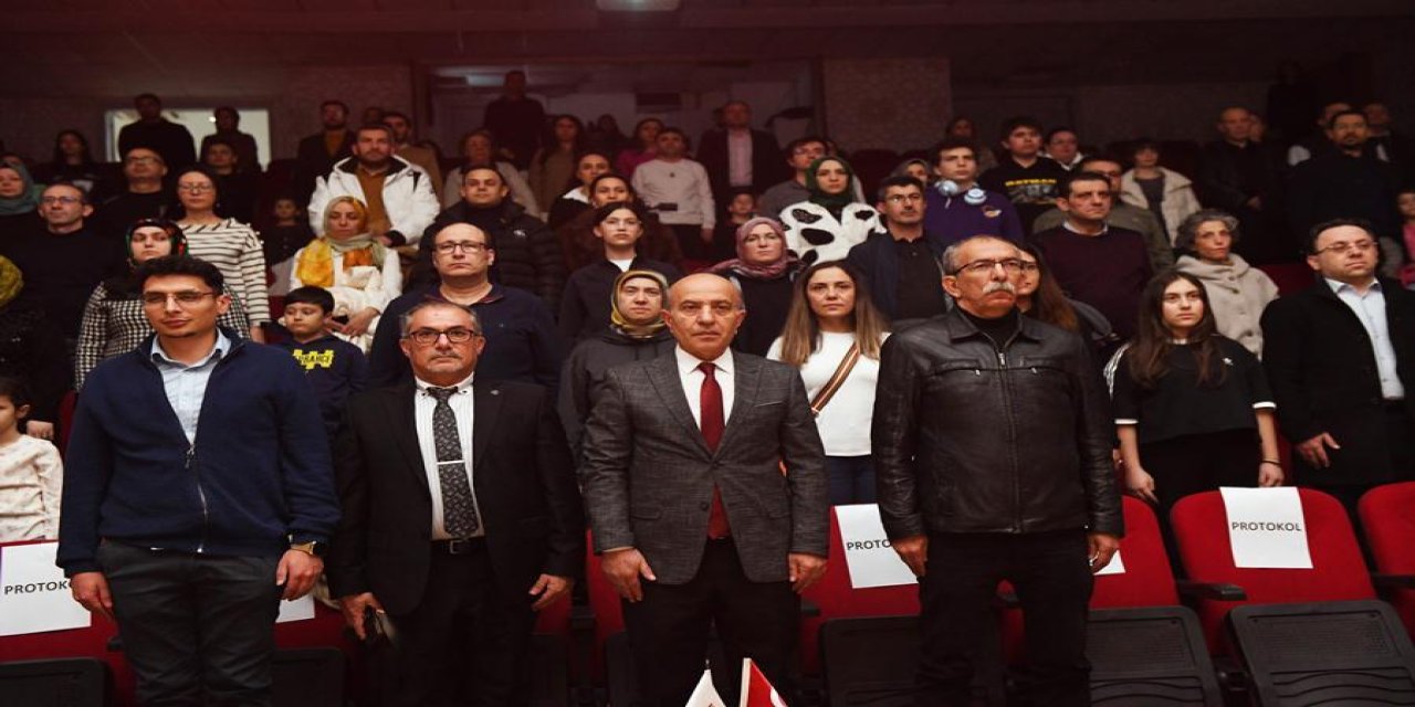 Yöntem öğrencilerinin İngilizce tiyatrosu beğenildi