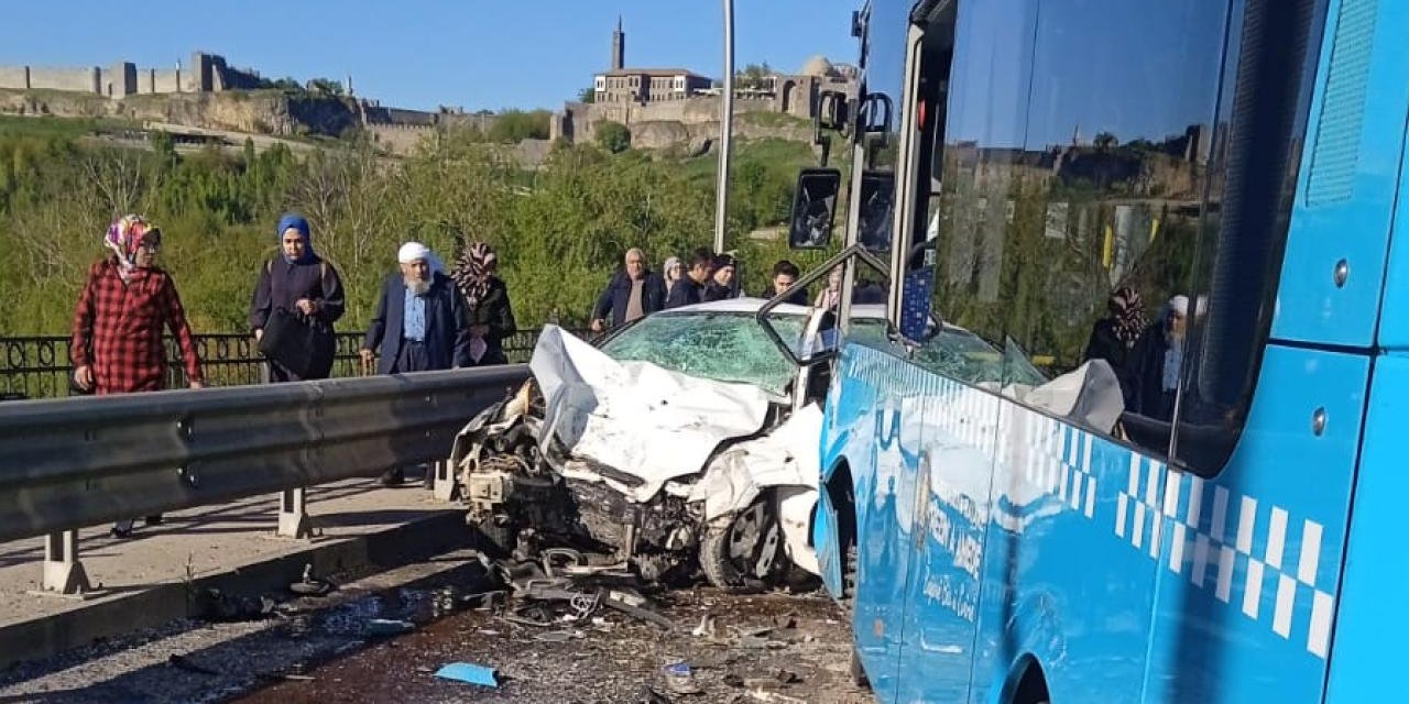 Diyarbakır'da otobüsle otomobil çarpıştı: 1 ölü, 4 yaralı