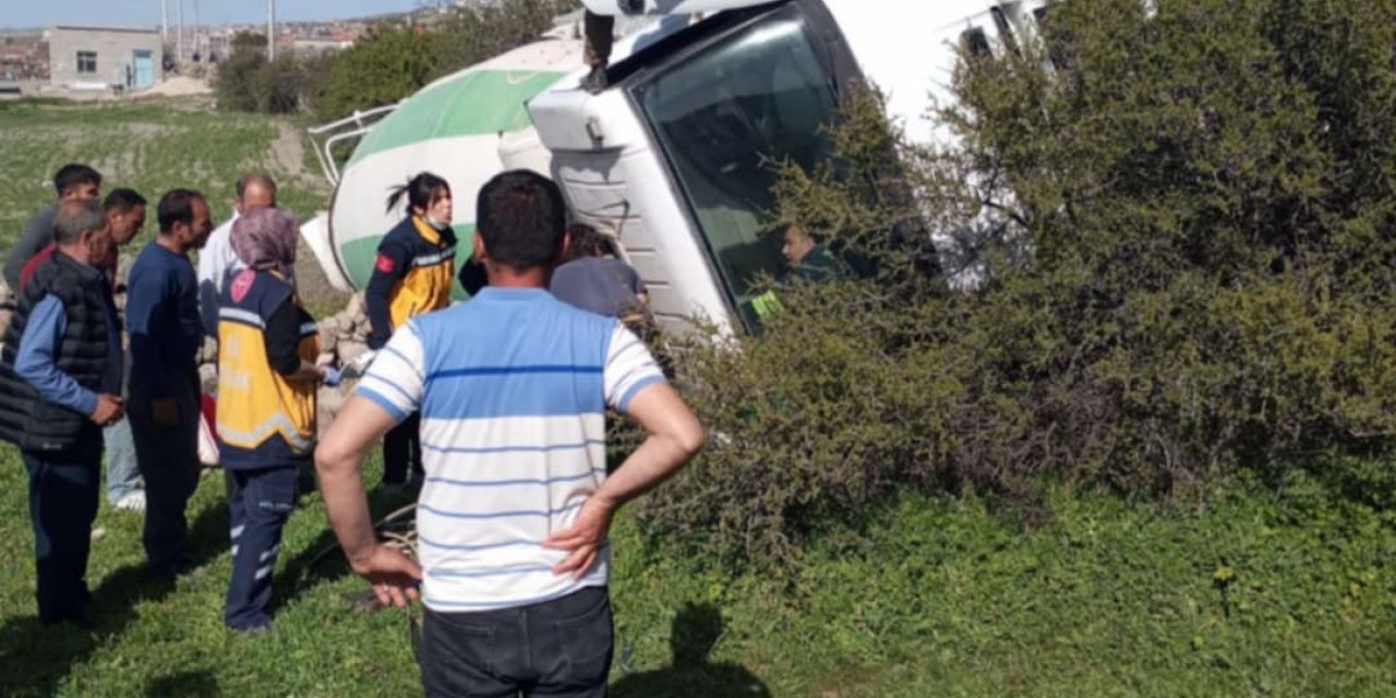 Konya'da beton mikseri devrildi: 2 yaralı