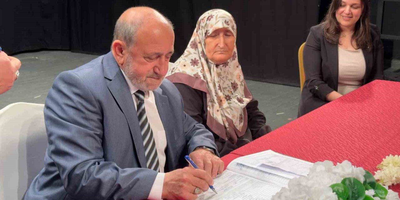 Huzurevinde dünya evine girdiler