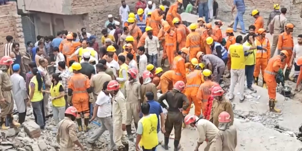 Hindistan'da 4 katlı bina çöktü: 11 ölü
