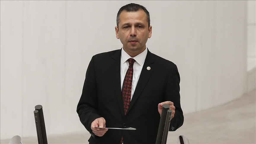 TBMM'de kürsüye zarar veren eski milletvekili Erbay, tazminat ödeyecek!