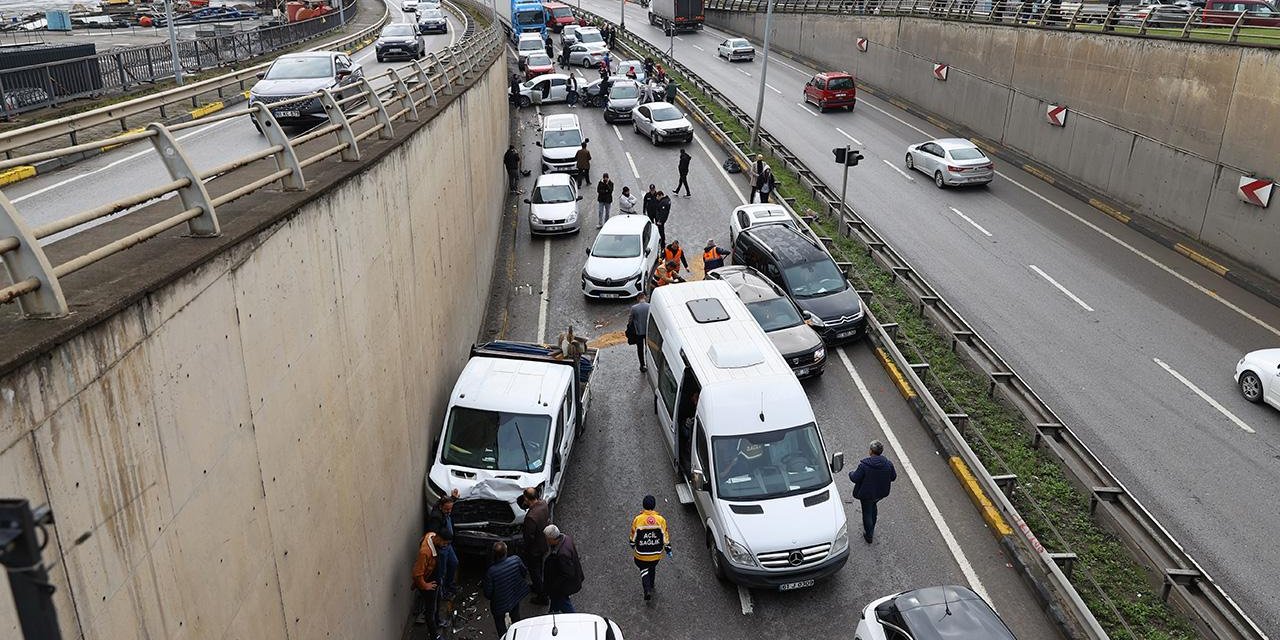Trabzon'da 15 araç birbirine girdi: 8 yaralı