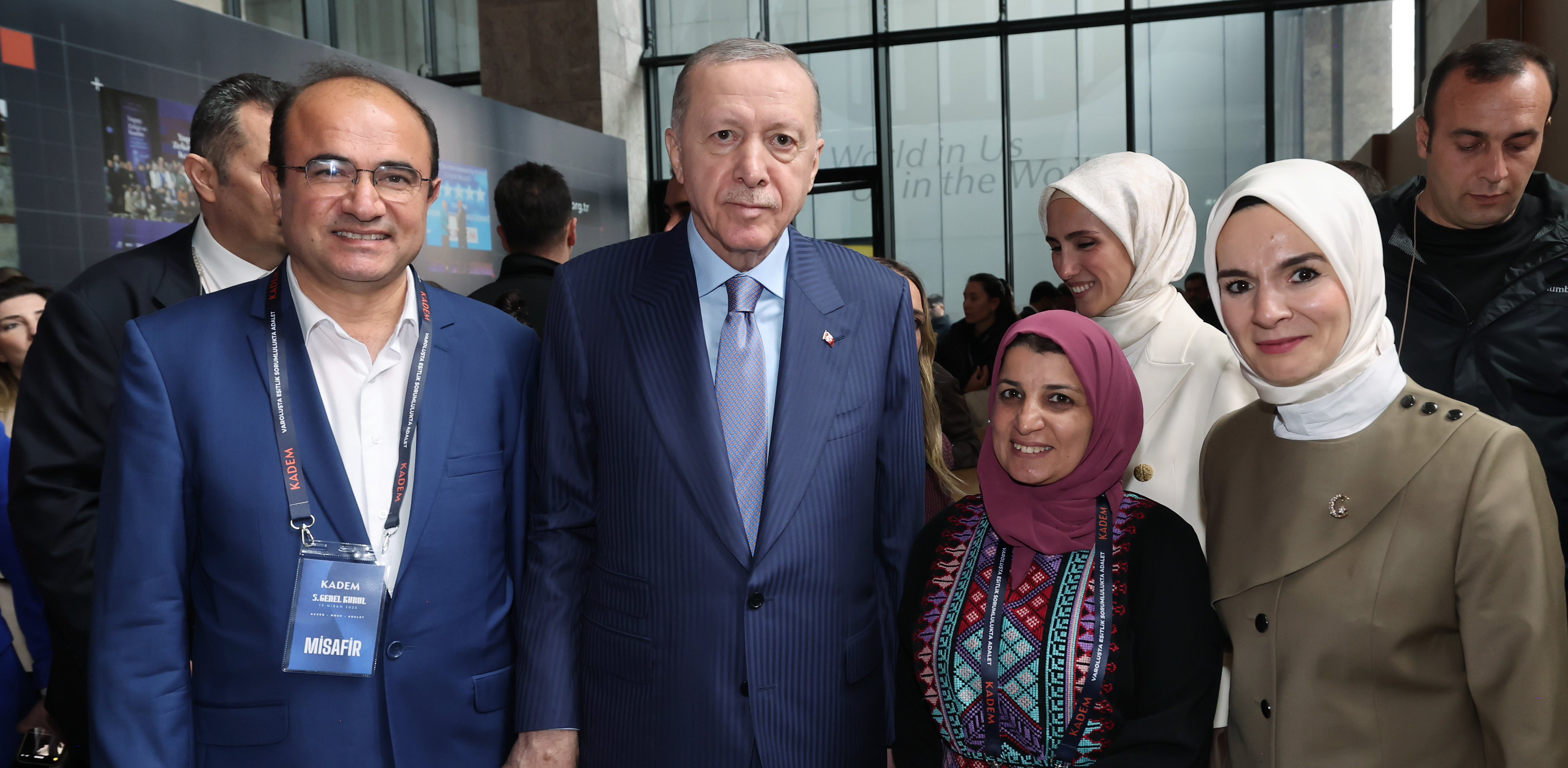 Bakan Göktaş, Gazze'de gönüllü olarak görev yaparken yuva kuran profesörü paylaştı