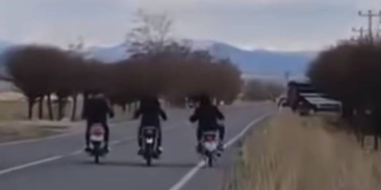 Karayolunda akrobatik hareketler yapan motosikletliler yakalandı
