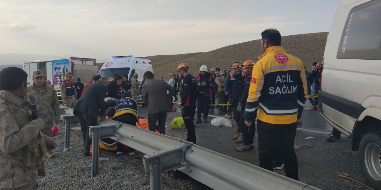 Van’da feci kaza: 6 ölü, 8 yaralı