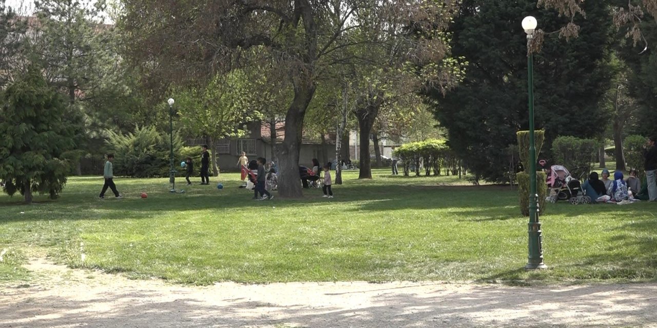 Sokak köpeğinin saldırdığı 2 çocuk yaralandı