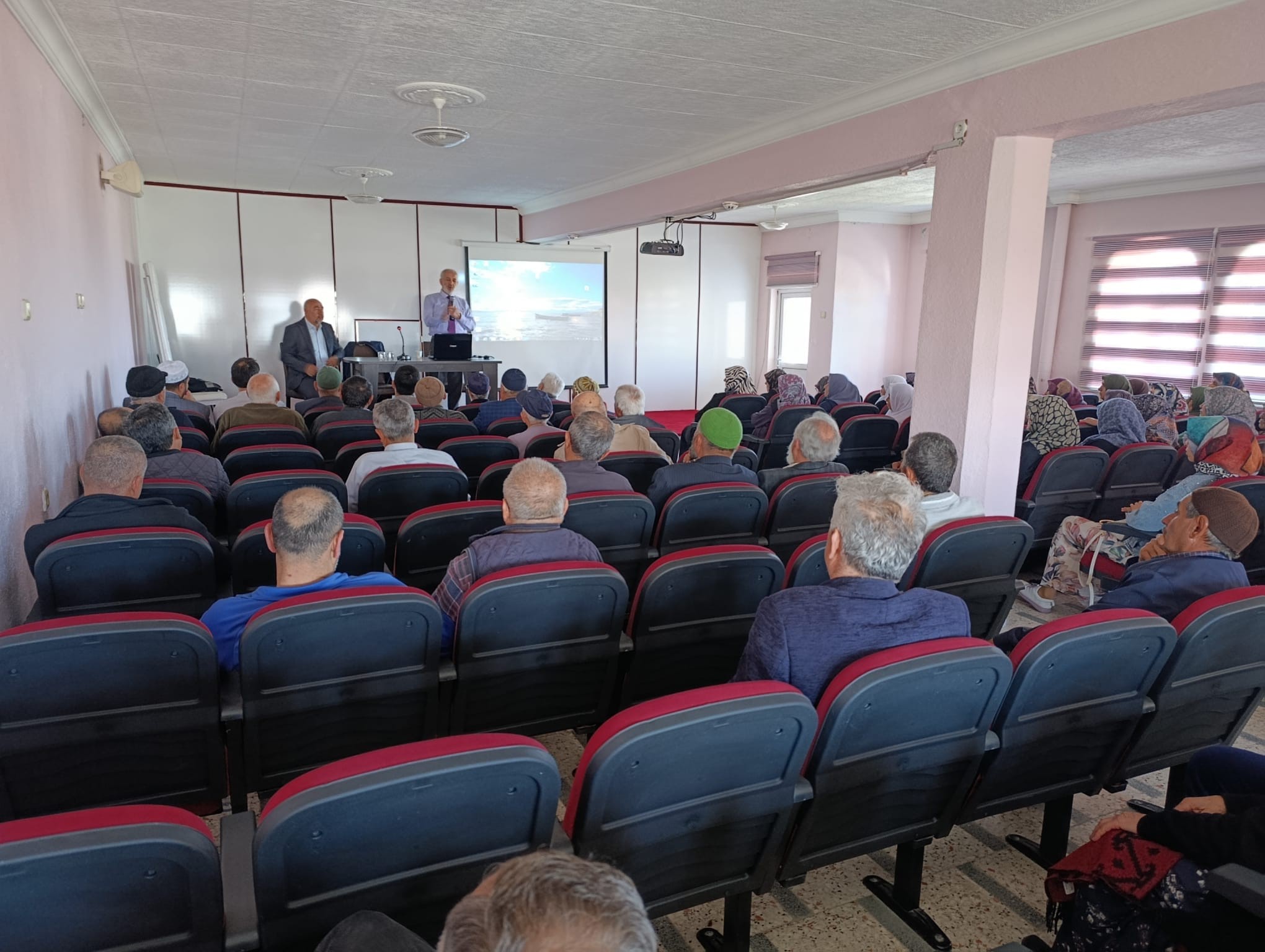 Beyşehir’de hacı adaylarına eğitim semineri verildi