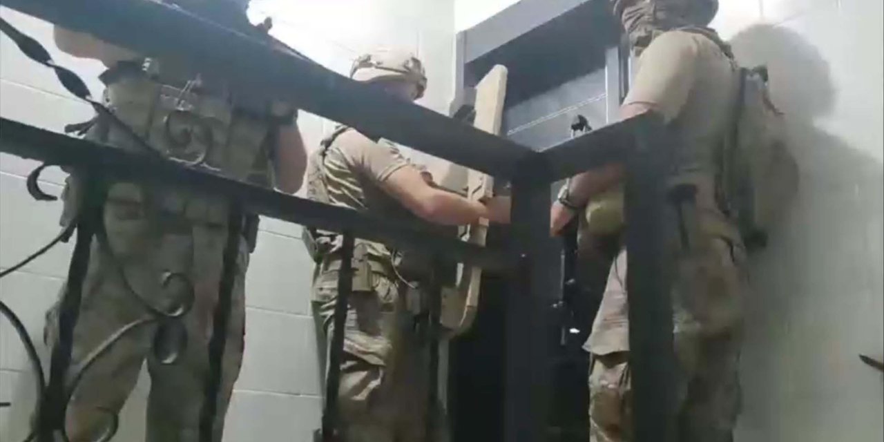 İzmir’de FETÖ operasyonu: 6 gözaltı