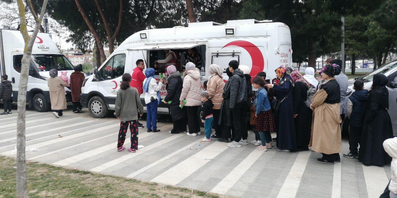Türk Kızılay, 6,2'lik deprem sonrası 1,4 milyon kişilik gıda desteği dağıttı