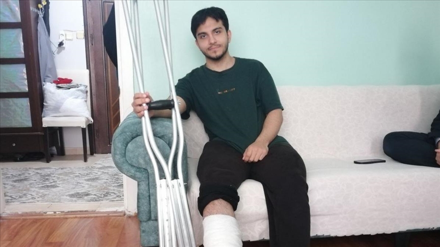 Depremde pencereden atlayan genç yaşadıklarını anlattı