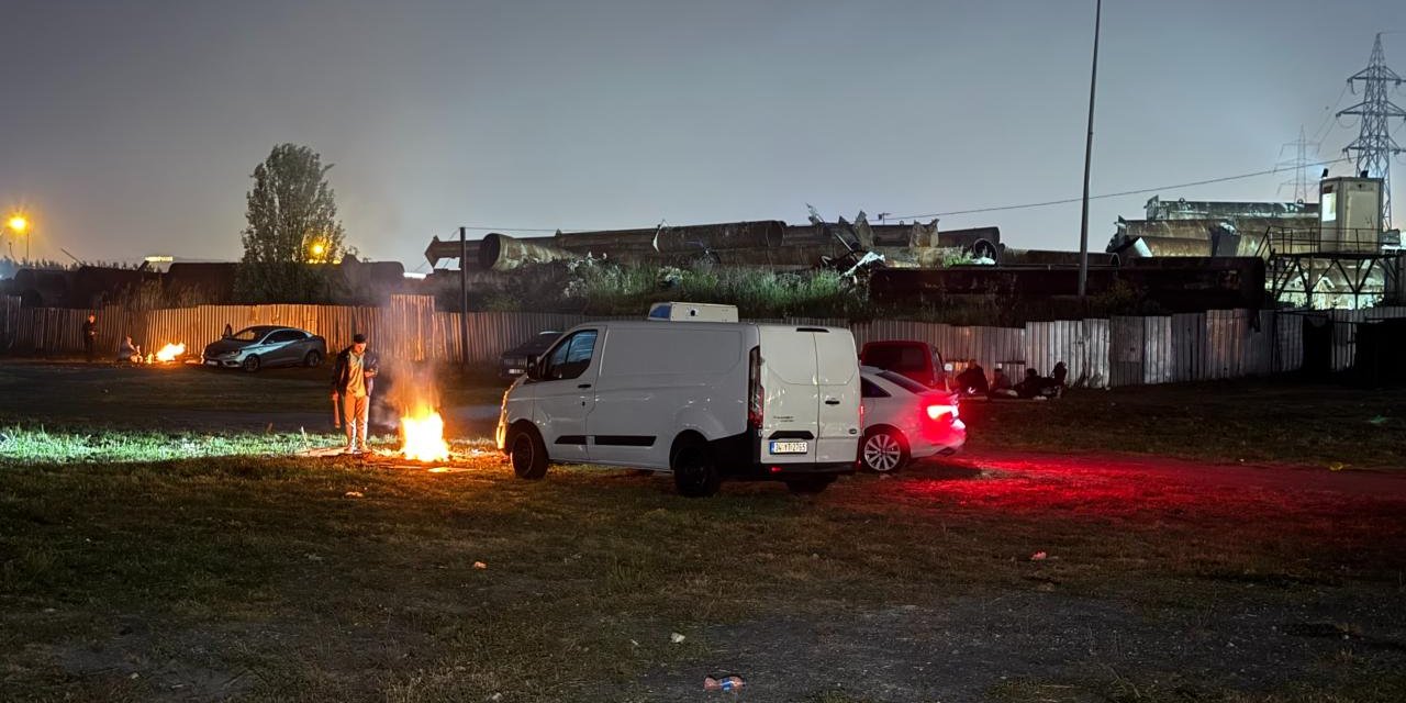 İstanbul'da bazı vatandaşlar geceyi de dışarıda geçiriyor