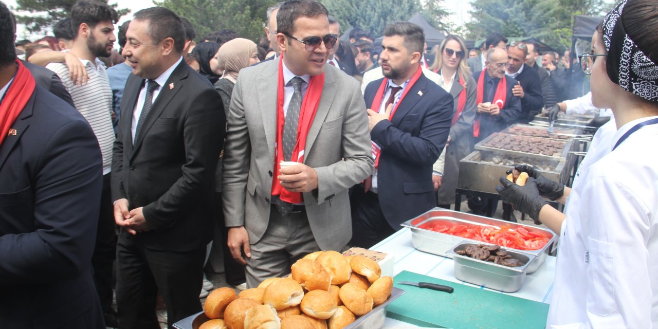 Beyşehir'deki festivalde yöresel lezzetler de görücüye çıkarıldı