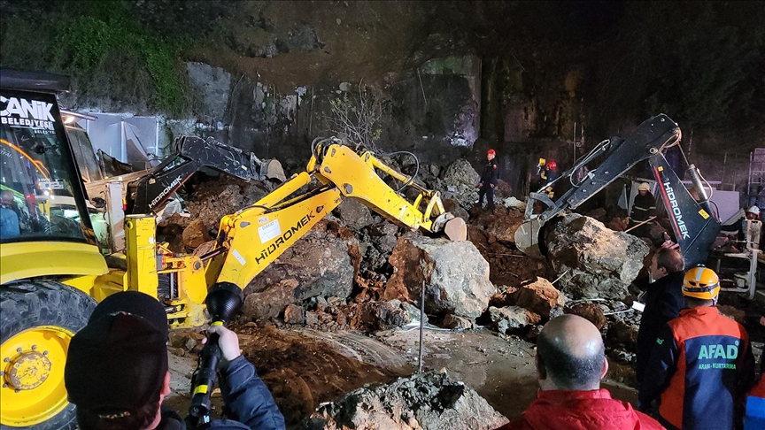 Oto yıkamacıdaki heyelanda baba ve 2 kızı hayatını kaybetti
