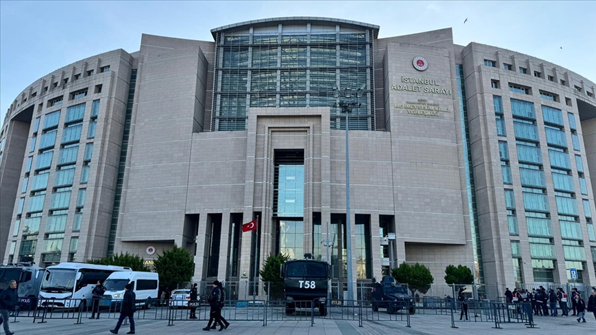 İBB'ye yönelik yolsuzluk soruşturmasında gözaltına alınan şüpheliler adliyede