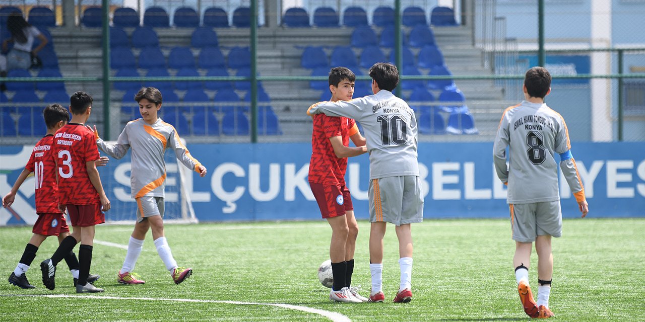 Selçuklu Belediyesi Ortaokullar Arası Futbol Turnuvası Başladı