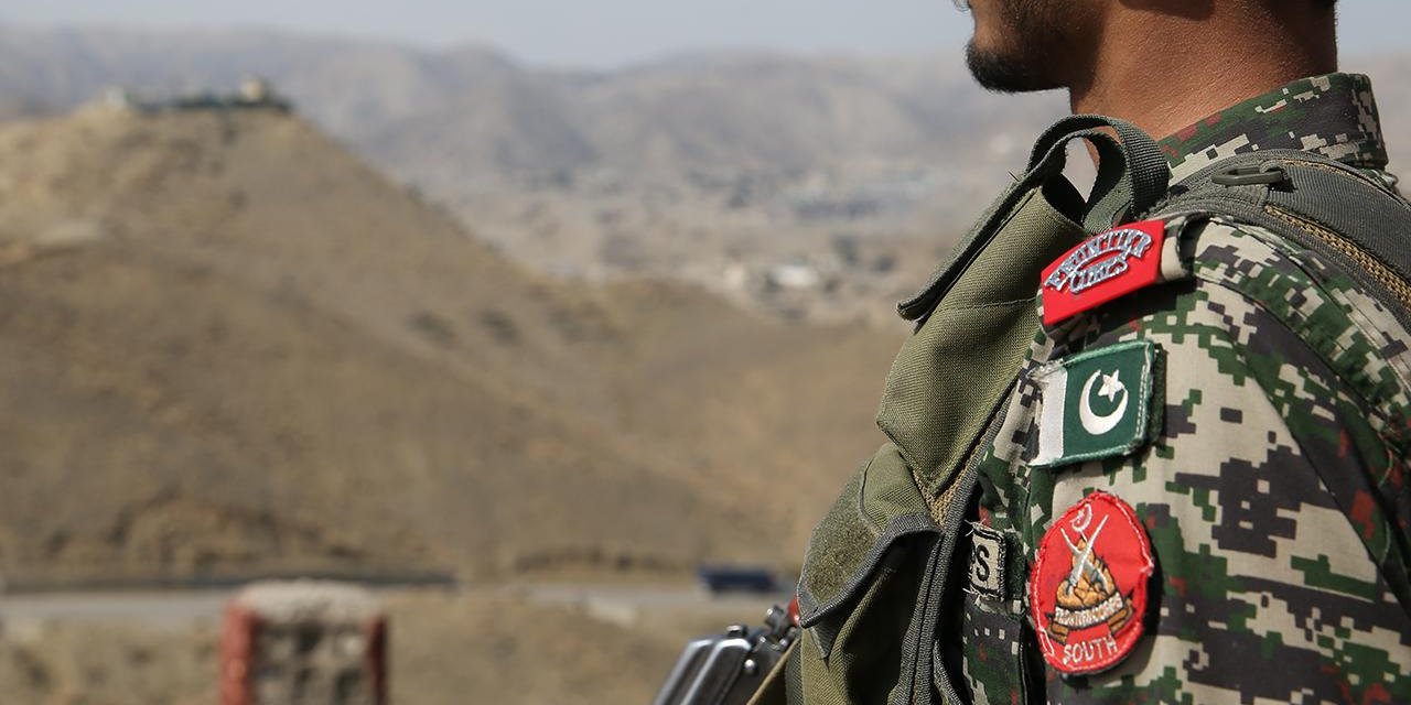 Pakistan'da çıkan çatışmada 3 güvenlik gücü öldü