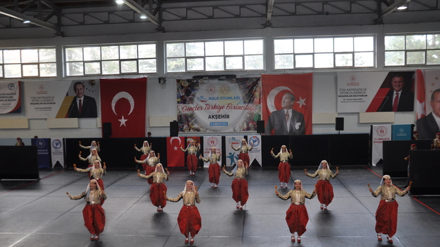 Akşehir'de 'Okul Sporları Halk Oyunları Gençler Türkiye Birinciliği' yarışmaları yapıldı