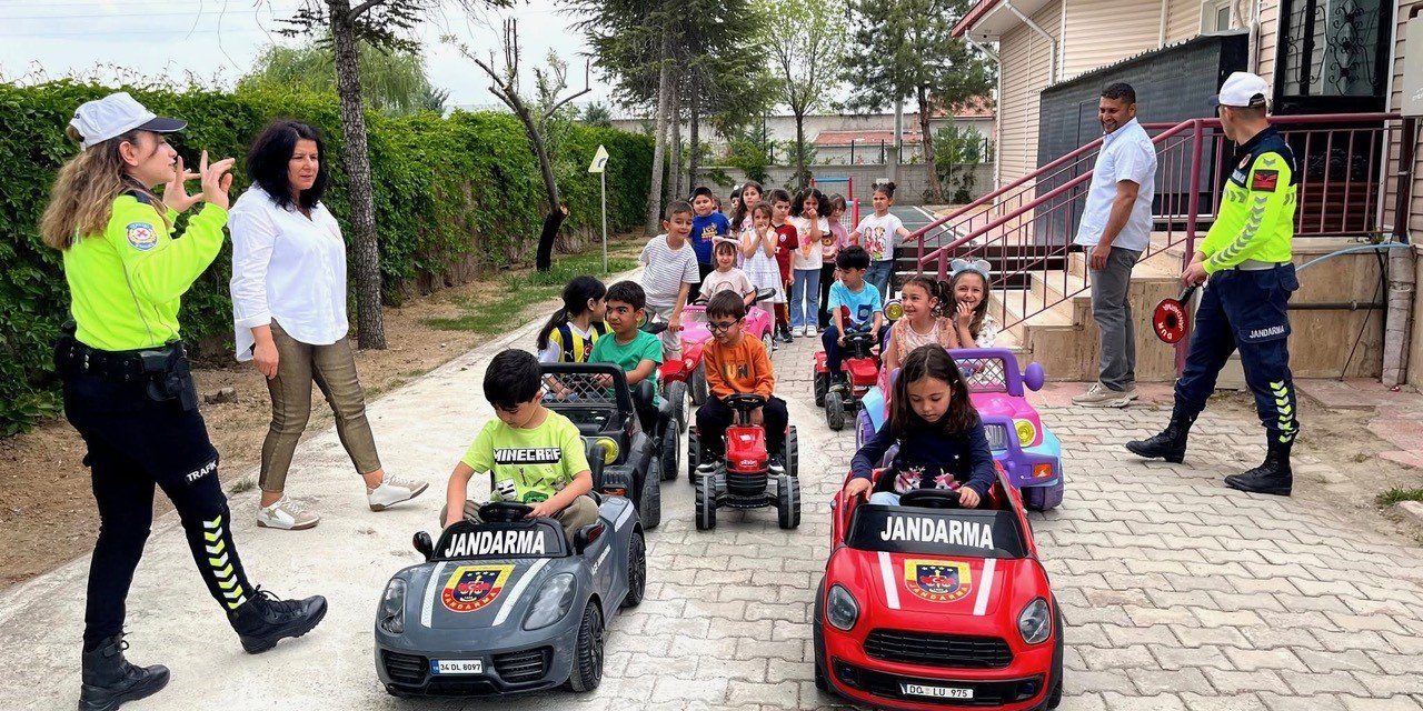 Konya'da anaokul öğrencilerine trafik eğitimi verildi!