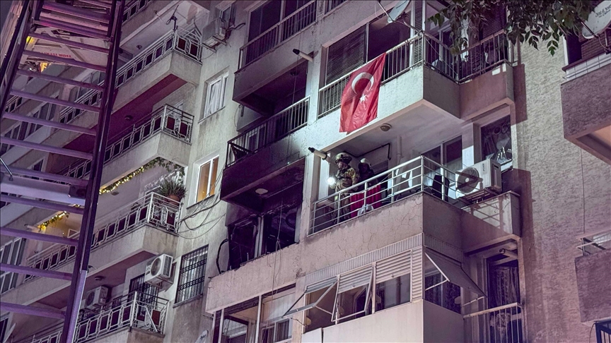 Apartman dairesinde meydana gelen patlamada 4 kişi yaralandı