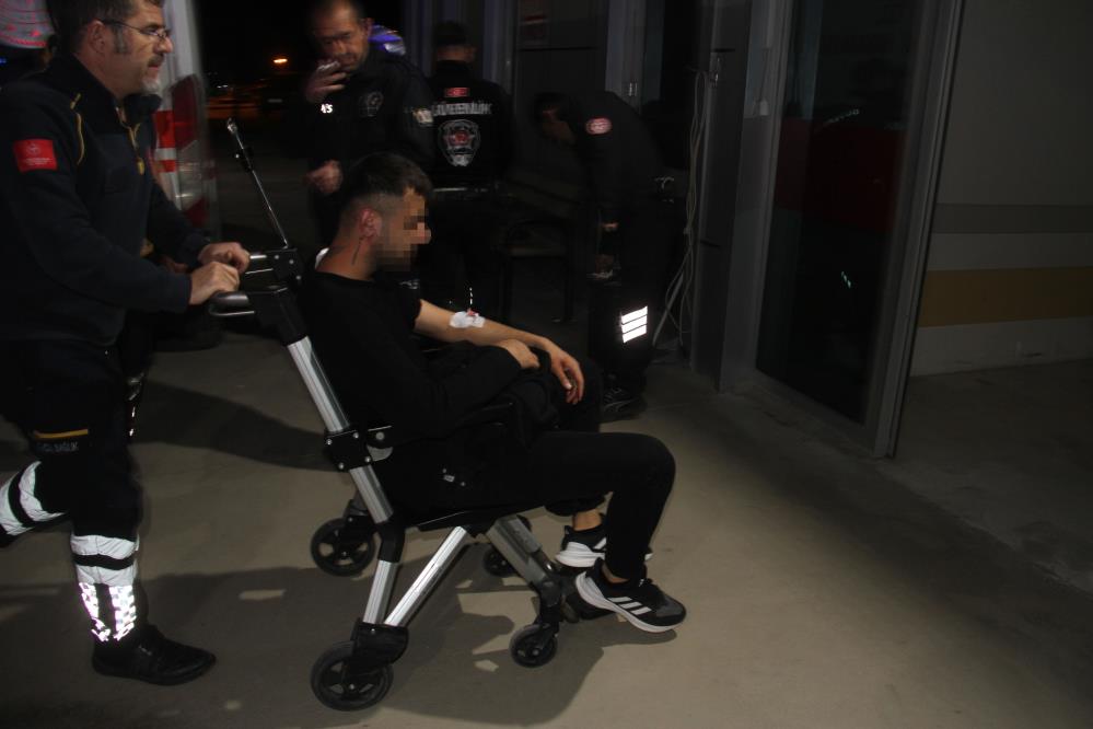 Konya'da gençler arasında çıkan bıçaklı kavgada 1 kişi yaralandı!
