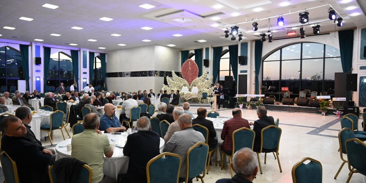 Konya'da emekli öğretmenler vefa gecesi etkinliğinde bir araya geldi