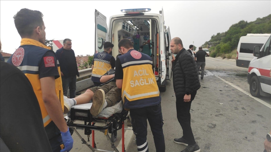 İşçi Minibüsü Kaza Yaptı: 12 Kişi Hastaneye Kaldırıldı!