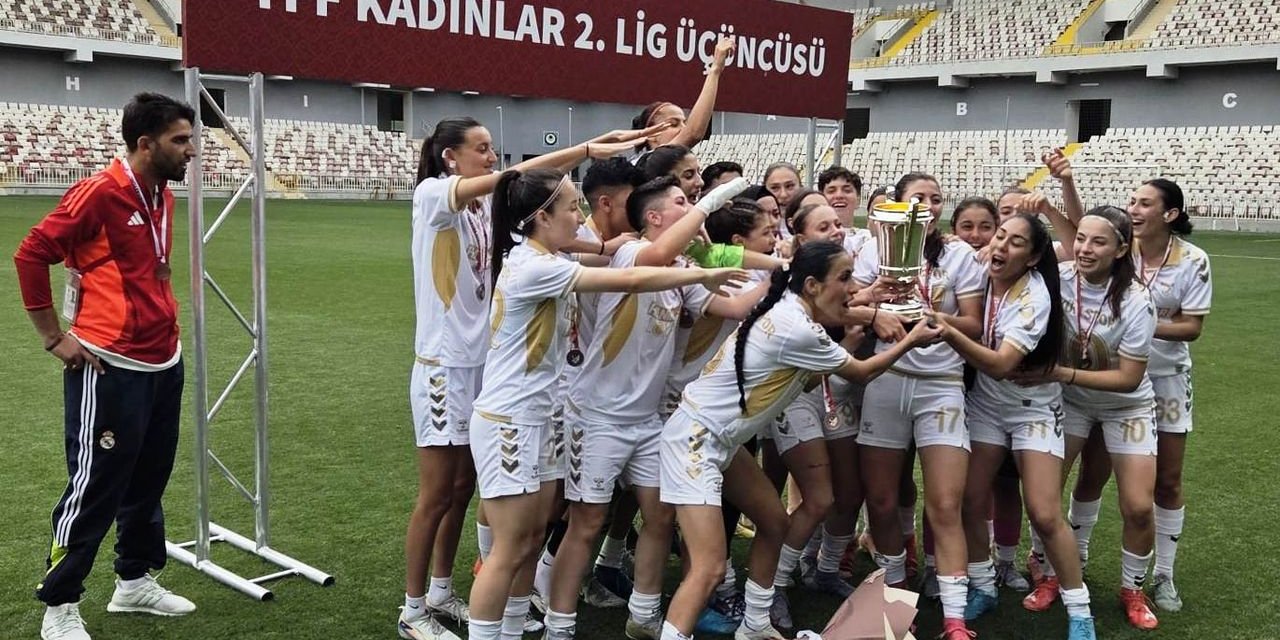 Konya ekibinden büyük başarı! Gelecek sezon 1.Lig'de mücadele edecek