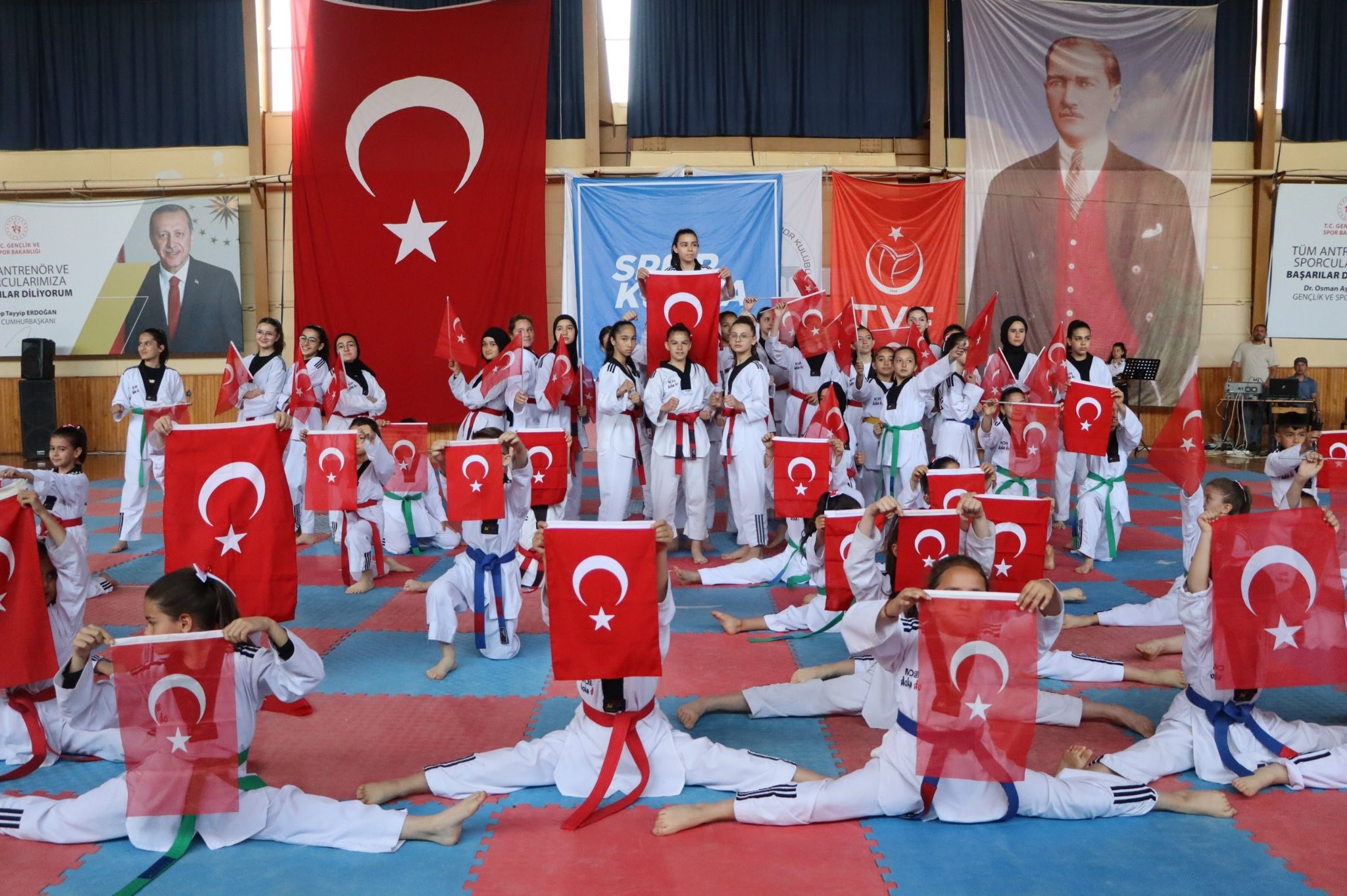 Konya ve ilçelerinde 19 Mayıs coşkusu yaşandı