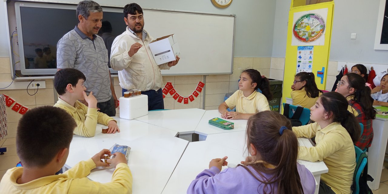 Dünya Arı Günü'nde öğrenciler arıların dünyasını yakından inceledi!