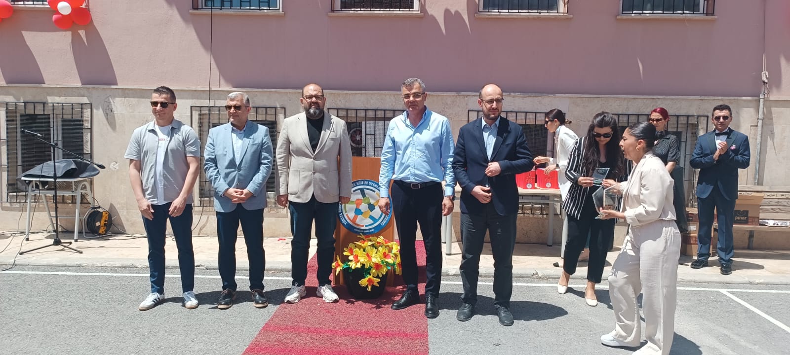 Konya'da Duygusal Mezuniyet: Başarıya Giden Yol Sevgiyle Örüldü!