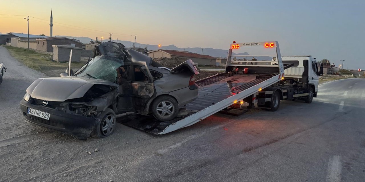 Konya’da direğe çarpan otomobilin sürücüsü hayatını kaybetti