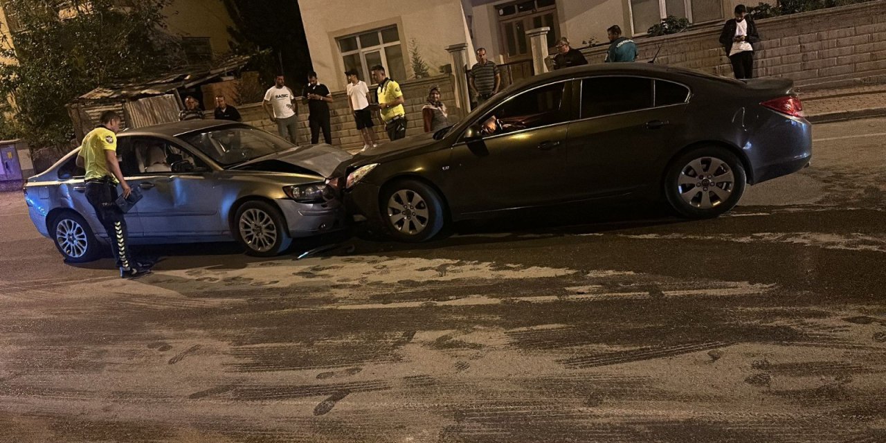 Konya'da iki ayrı kazada 6 kişi yaralandı