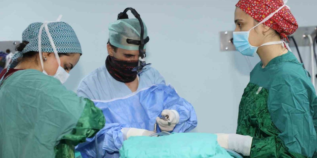 Gırtlak kanseri hasta zamanında müdahale ile sağlığına kavuştu