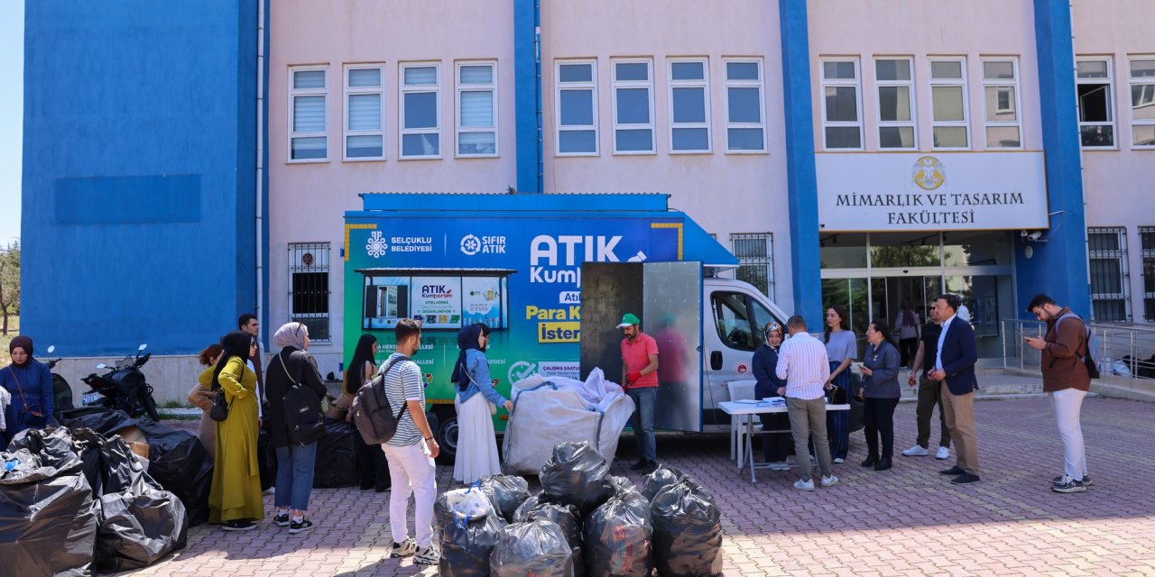 SÜ öğrencileri Selçuklu'da temiz çevreye dikkat çekti!