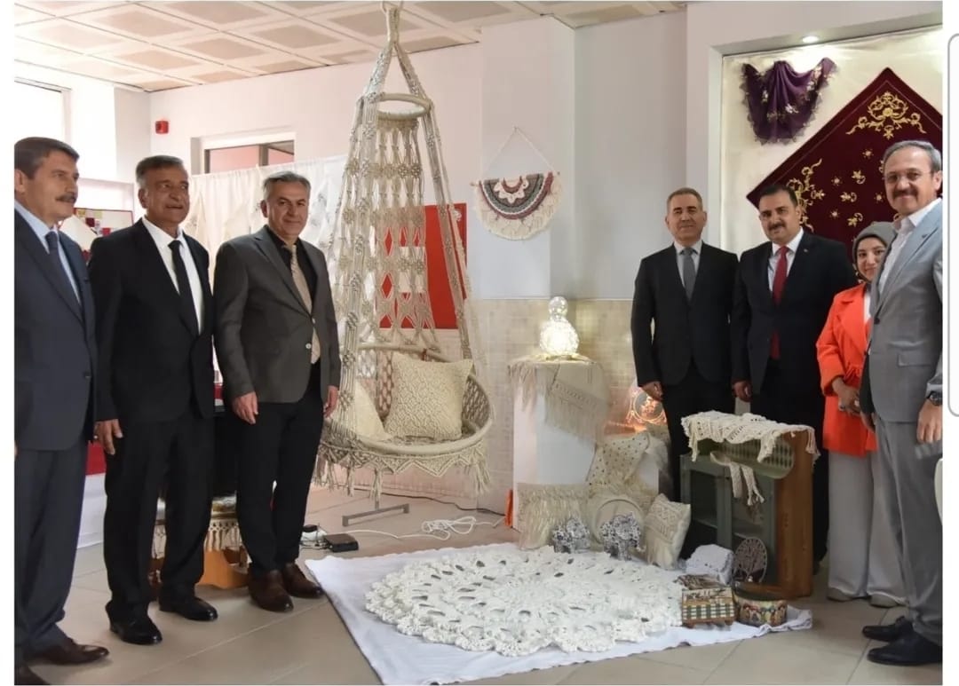 Meram Halk Eğitimi Merkezi Yıl Sonu Sergisi Açıldı