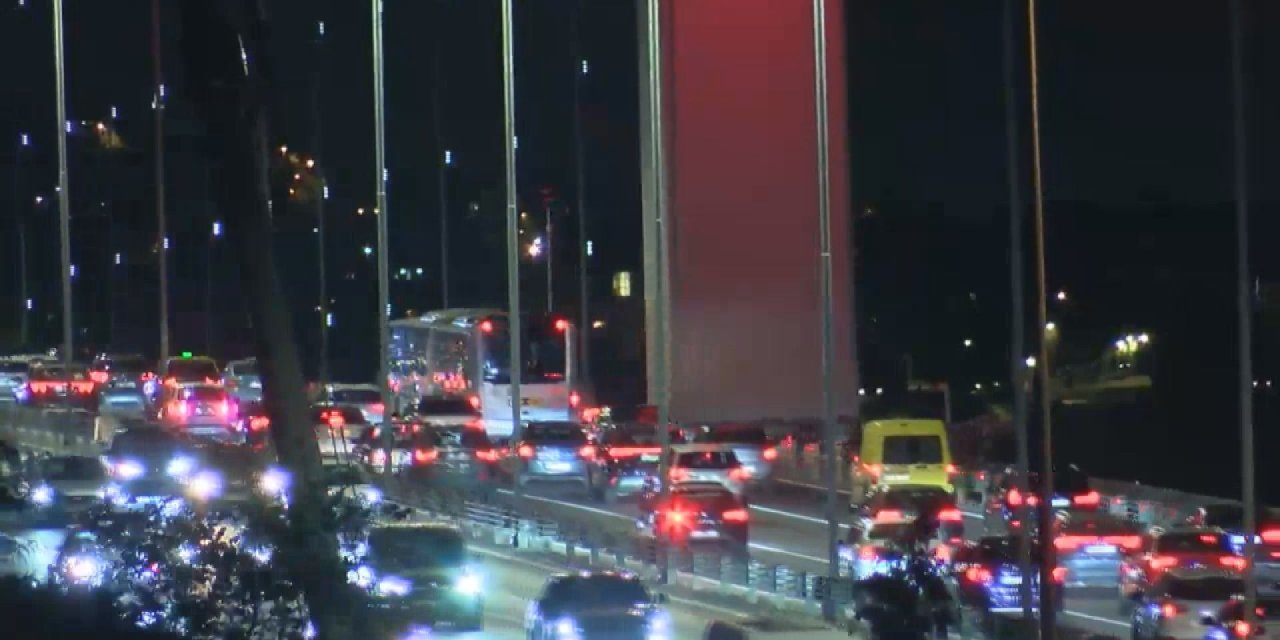 İstanbul - İstanbul'un çıkış güzergahlarında trafik yoğunluğu